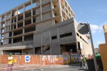 Edificio inacabado del Palacio de la Cultura (Foto TA)