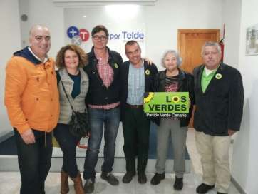 Álvaro Monzón (3Âº izq.), junto a miembros de Los Verdes de Telde (Foto TA)