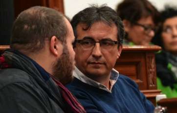 Juan Francisco Artiles y Rubén Rodríguez, este martes en el Pleno (Foto TA)