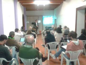 Momento de la charla (Foto TA)