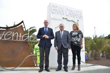 Sánchez, Bravo de Laguna y Castellano, este lunes durante la inauguración del hito en el Aeropuerto (Foto Acfi Press)