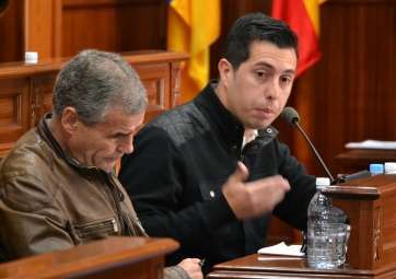Juan Quintana y Alejandro Ramos, este martes en el Pleno (Foto TA)
