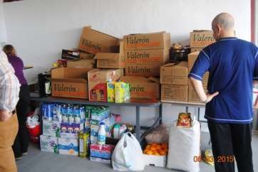 Parte de los alimentos aportados por afiliados, simpatizantes y amigos de Más por Telde (Foto TA)