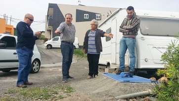 Imagen de la visita de Juan Martel a los barrios de La Gavia y Valle Casares (Foto TA)