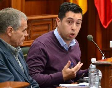 El concejal socialista Alejandro Ramos, este miércoles en el Pleno municipal (Foto TA)