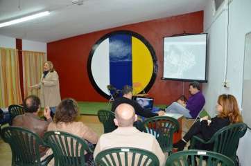 Momento del acto celebrado esta noche en el antiguo colegio de Clavellinas (Foto TA)