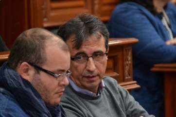 Juan Francisco Artiles y Rubén Rodríguez, este miércoles en el Pleno (Foto TA)