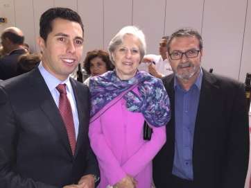 Ramos y Viera con la nieta de Juan Negrín (Foto TA)