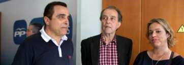 El exalcalde Francisco Valido, José Suárez y Sonsoles Martín, ayer en la inauguración de la sede electoral del PP en la capital (Foto Jesús Ruiz Mesa)