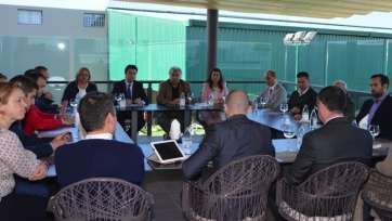 Imagen del encuentro entre el ministro José Manuel Soria y los empresarios de Econara (Foto Antonio Alí)