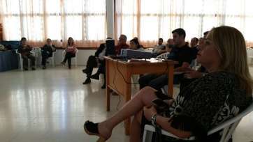 Momento de la reunión celebrada esta tarde en la sede del colectivo El Hornillo (Foto TA)