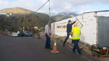 Trabajos de arreglo del muro (Foto TA)