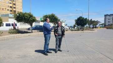 Imagen de la visita del candidato del CCD, Juan Martel, a Jinámar (Foto TA)