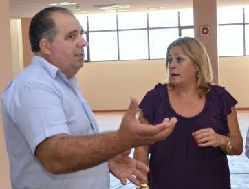 Juan Martel junto a la alcaldesa Mari Carmen Castellano (Foto TA)