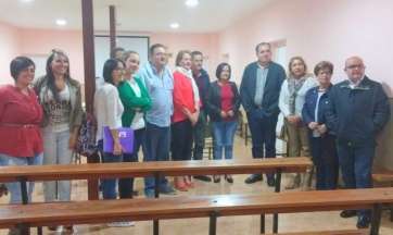 Juan Martel y su equipo junto a Margarita Alonso (Foto TA)