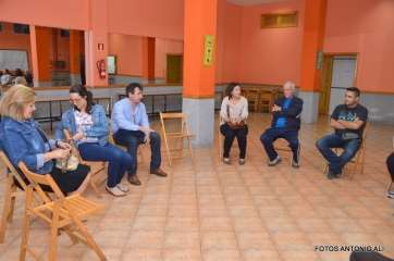 Momento del encuentro con vecinos (Foto Antonio Alí)