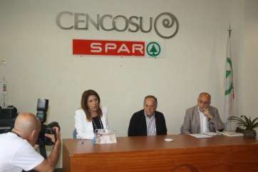 Carmen Herández, el empresario Francisco Pérez y Antonio Morales, esta mañana en El Goro (Foto TA)