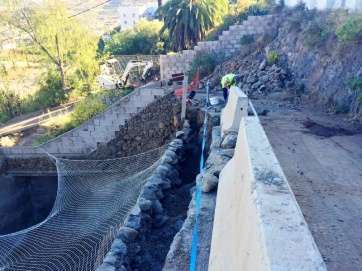 Trabajos de arreglo del muro (Foto TA)