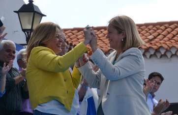 Mari Carmen Castellano y Mercedes Roldós, candidatas del PP al Ayuntamiento de Telde y Cabildo de Gran Canaria respectivamente (Foto TA)