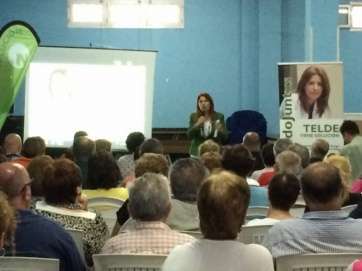 Hernández, en la asamblea con vecinos de Marpequeña (Foto TA)