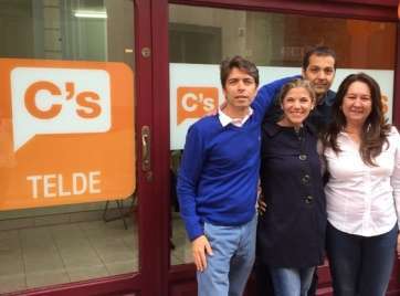 Miembros del partido de Ciudadanos en Telde, encabezados por su candidato a la Alcaldía, Manuel Florido (Foto de archivo TA)