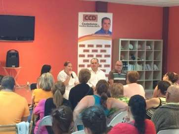 Reunión del candidato del CCD, Juan Martel, con los vecinos de Melenara (Foto TA)