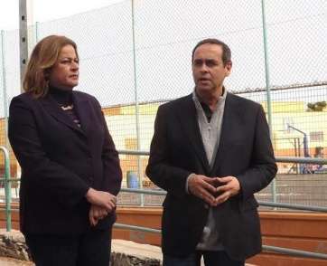 El consejero de Cooperación Institucional, Antonio Hernández Lobo, con la alcaldesa de Telde (Foto TA)