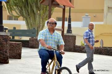 Henríquez y su doble, ayer en Melenara (Foto Antonio Alí)