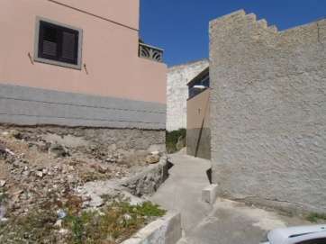 Instalación de un nuevo punto de luz en la calle Pedro Narea, en Los Llanos (Foto TA)