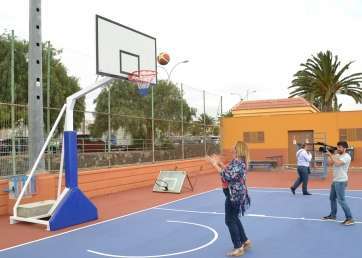 Momento de la visita técnica girada esta mañana por Mari Carmen Castellano y Antonio Hernández Lobo a Narea (Foto TA)