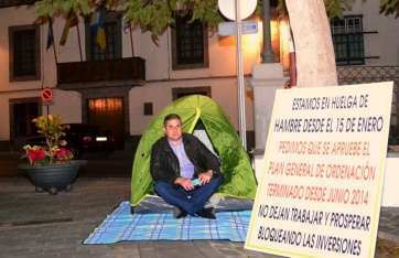 Imagen de archivo del empresario Gonzalo Cáceres durante su huelga de hambre (Foto TA)