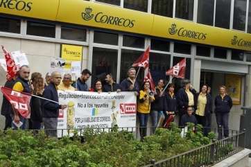 Imagen de archivo de una protesta a las puertas de la sede de Correos en Telde (Foto TA)