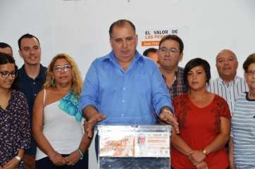 Martel, con miembros de su candidatura (Foto TA)