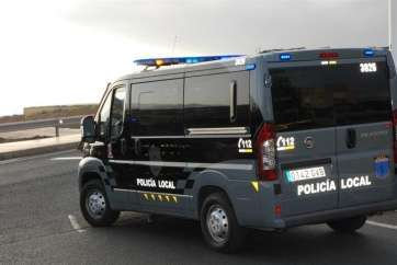 Furgón de la Policía Local (Foto TA)