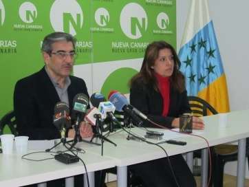Imagen de archivo del presidente de NC, Román Rodríguez, junto a la futura alcaldesa de Telde, Carmen Hernández (Foto TA)