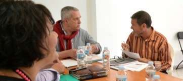 Imagen de una de las reuniones de la mesa negociadora del pacto (Foto TA)