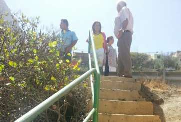 Imagen de archivo de la escalera de acceso a la parada de guaguas de Hoya Aguedita (Foto TA)