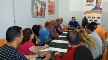 Momento de la reunión de la candidatura del CCD, esta noche en Telde (Foto TA)