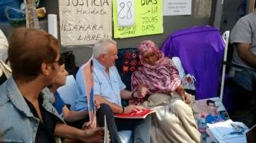 Visita del coordinador de IU, Cayo Lara y de los miembros de IUC Telde a Takbar Haddi (Foto TA)