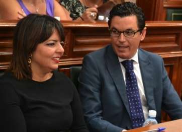 Gloria Cabrera y Pablo Rodríguez, esta mañana durante el Pleno de investidura de la nueva Corporación municipal (Foto TA)