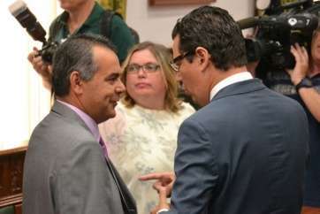 Álvaro Monzón (i) y Luisa Dávila (c), con el concejal de CC, Pablo Rodríguez (Foto TA)