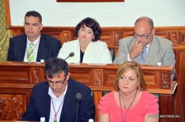 Los ediles nacionalistas Diego Ojeda, Celeste López y Agustín Arencibia , el sábado en el Pleno constituyente de Telde (Foto Antonio Alí)