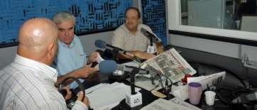 Imagen de archivo de una tertulia en Canal Telde, la radio municipal desaparecida (Foto TA)