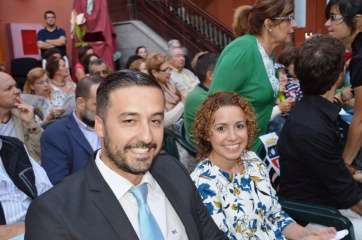 Juan Antonio Peña, anoche en el pregón de San Juan, junto a la también concejala Vanessa Cruz, ambos de UxGC (Foto TA)