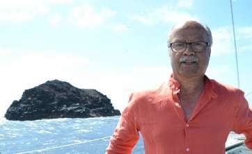 Sebastián Henríquez, con el Roque de Gando al fondo (Foto TA)