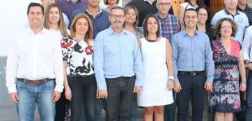 Los seis primeros de la lista del PSOE. Los dos primeros por la derecha son Ortega y Déniz (Foto TA)