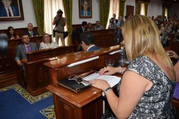 La portavoz del PP, Mari Carmen Castellano, en el Pleno constituyente (Foto TA)