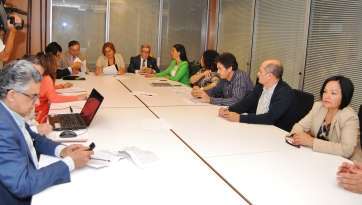 Imagen de archivo de una reunión de la comisión de seguimiento (Foto TA)