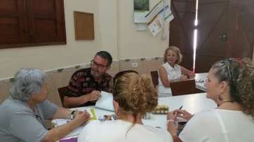 Momento de la reunión con representantes del Isadora Duncan (Foto TA)