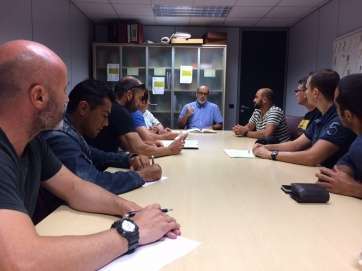 Imagen de la reunión entre el Cabildo de Gran Canaria y el comité de huelga de los Bomberos (Foto TA)